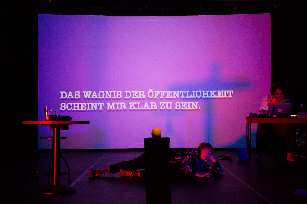 Performance 'Denken ohne Geländer' für Jugendliche ab 12 Jahren. Koproduktion pulk fiktion und Freies Werkstatt Theater Köln