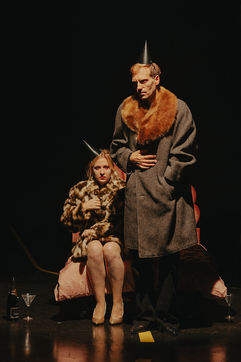 Szene aus „Mister Paradise“ von Tennessee Williams des Freien Werkstatt Theater Köln mit Annina Euling und Sven Gey.